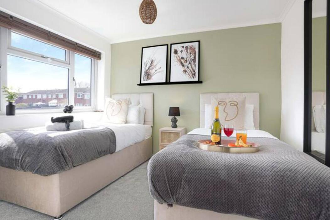 Holiday home Blandford House: Garden Retreat With Smart Amenities *